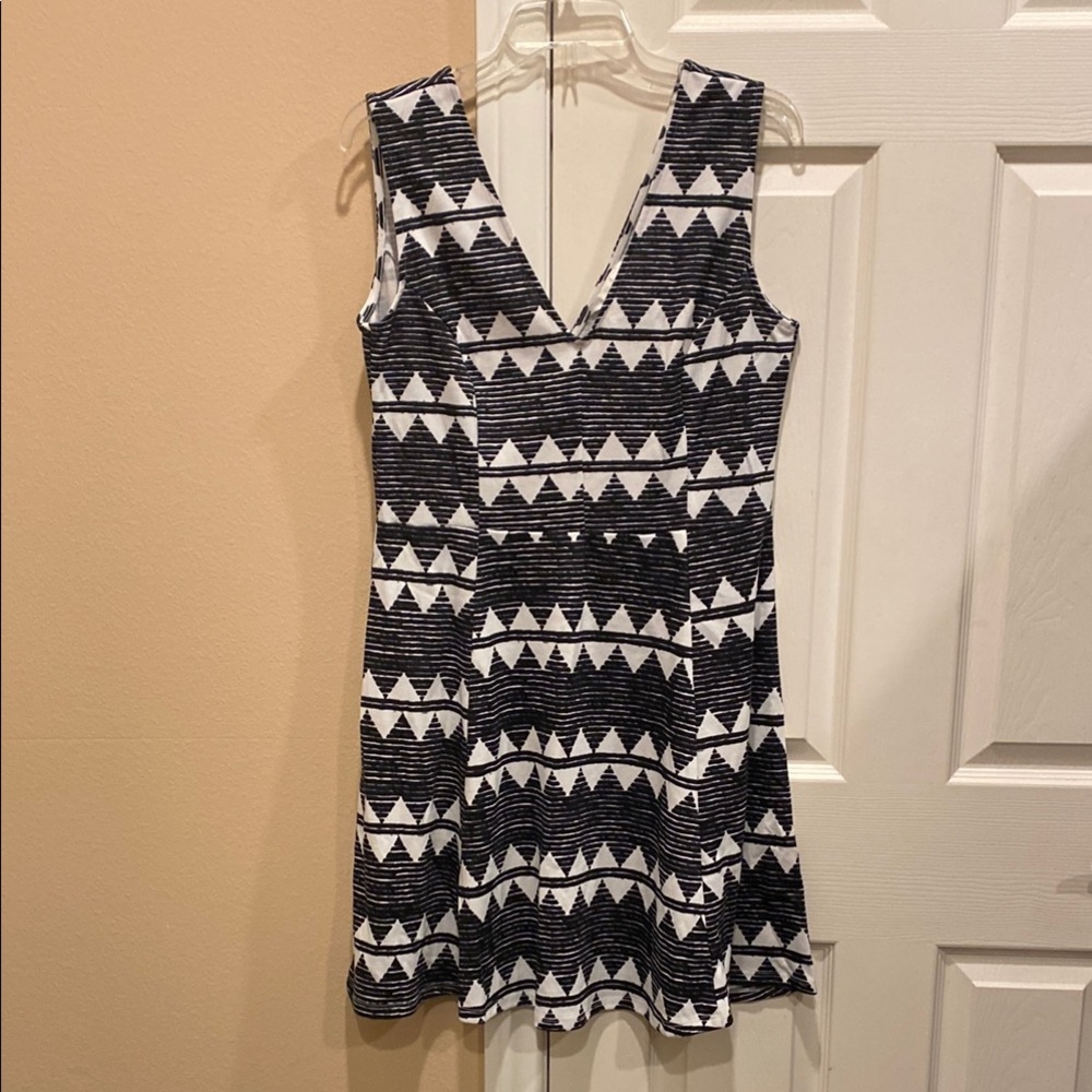 Chic H&M black & white patterned dress